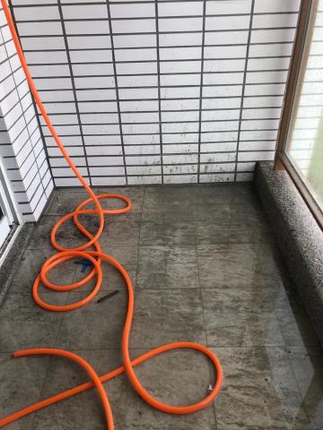 🔆 清潔小幫手 🔆 - 陽台清潔前（ 土屎 含膠