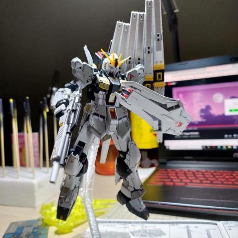 傅亞迪 - rx-93 nu鋼彈 霧面塗裝