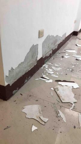 宋宥廷（印象藝術塗裝） - ❷
牆面粉化刮除