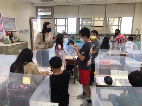 吳旻蒔 - 國小實習