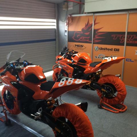 Bevis studio - TOHO 四耐車隊 形象設計