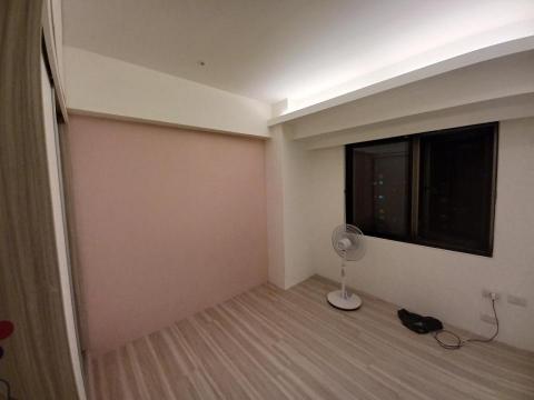 洪瑞鴻 - 壁紙拆除改跳色