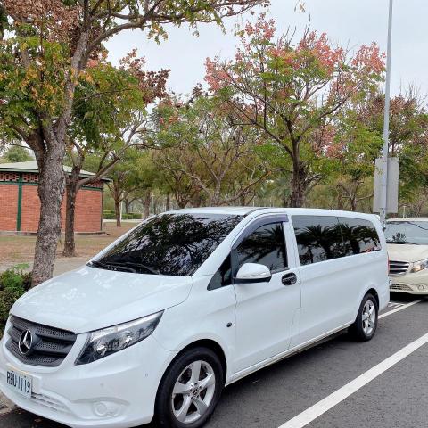 提供包車台北服務的專家廖宏仕