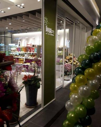 馨鋼金屬 - 甲百二固定窗及展示架