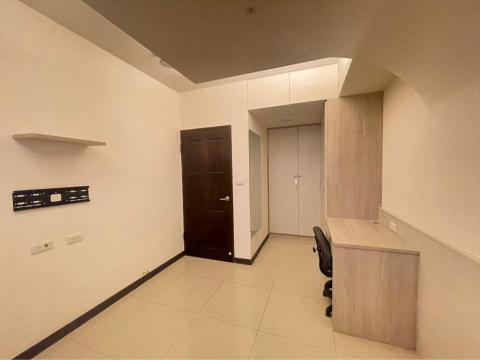 卓曜工程行 - 房間1壁紙拆除油漆粉刷完成