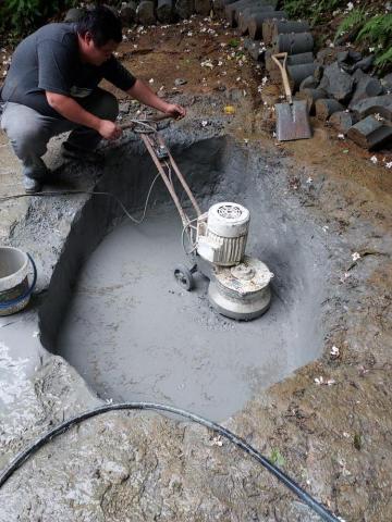 和鑫企業 - 天然岩床上直接開鑿水池