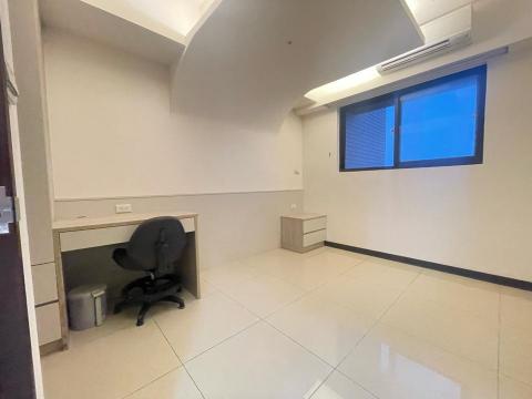 卓曜工程行 - 房間1/壁紙拆除油漆粉刷完成