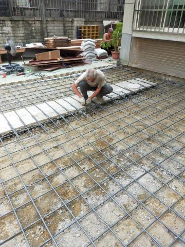 大台中浴缸拆除磁磚修復工程 - 地坪灌漿