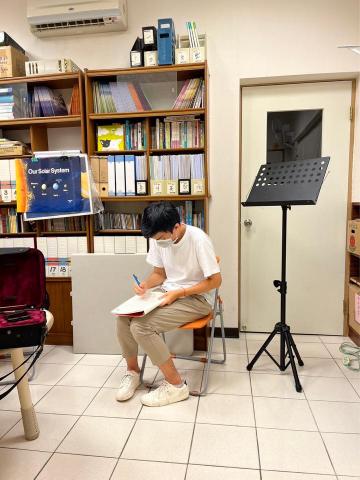 黃弘維 - 幫學生筆記上課重點