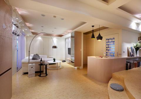 賴憲暉 - 懸空電視牆 中島櫃