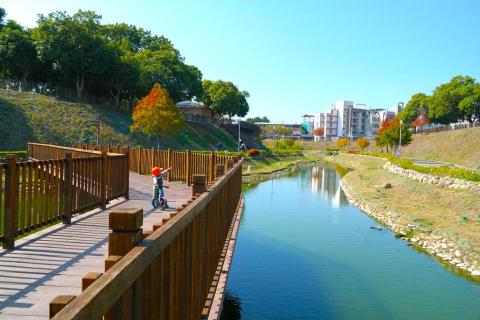 吳燦鴻 - 小朋友和風景合照