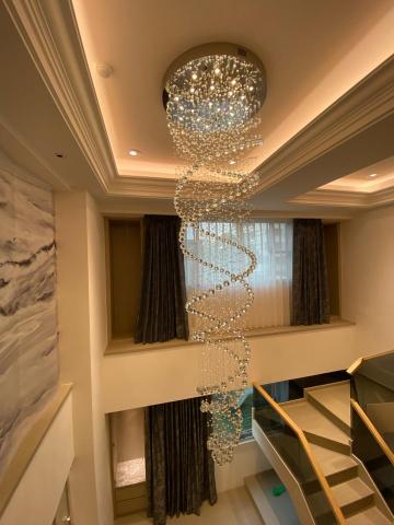 點亮您的家的柴柴師傅 - 挑高六米的吊燈安裝完成照