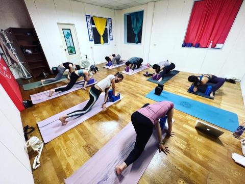 戀練身體瑜珈教室＿芳雲 - 活力流動瑜珈小班制