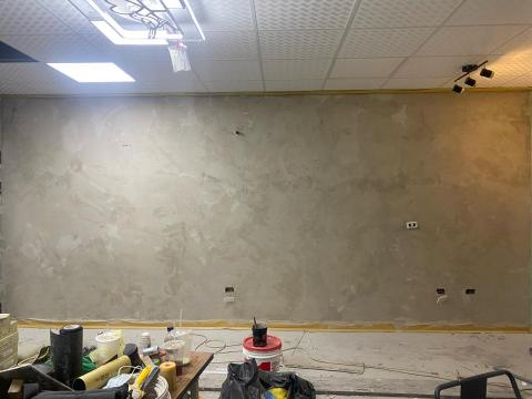 瑞芳油漆工程 - 台南市新市客戶翻修房子這面牆施做詩曼特防清水模漆完工照