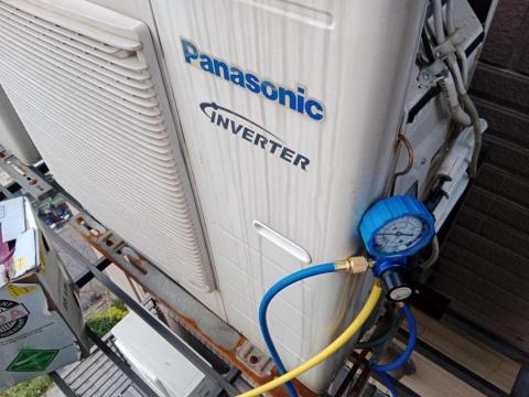 李哲豪 - 冷氣灌冷媒