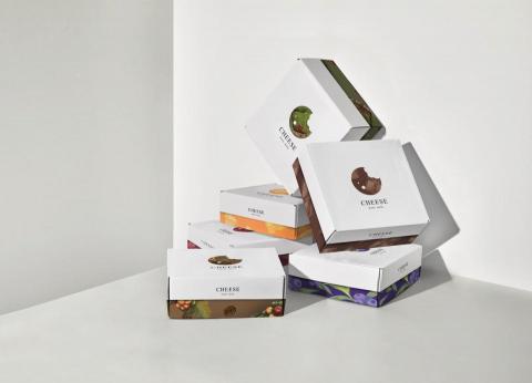 王耀輝 - 乳酪東東包裝設計​
乳酪東東販售的乳酪蛋糕，不分季節生產，廣受各年齡喜愛，是由東京時尚烘焙坊製作的一系列暢銷產品，送禮自吃相宜。​