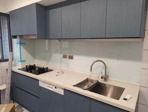 鄭智中 - 廚房烤漆玻璃