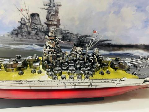 瘋小良模型代工 - 代工作品：1:700大和號戰艦中段
內容：全艦金屬色、組裝