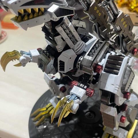 瘋小良模型代工 - 代工作品：補救虐殺魔龍（後篇
內容：根據前篇所指示的將兩尊合為一體，組裝改色，整體的感覺整個變的超殺的