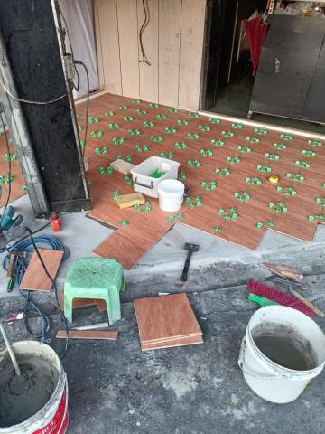 大台中浴缸拆除磁磚修復工程 - 使用整平器貼地磚