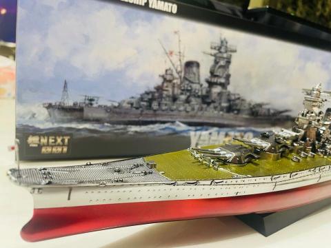 瘋小良模型代工 - 代工作品：1:700大和號戰艦前段
內容：全艦金屬色、組裝