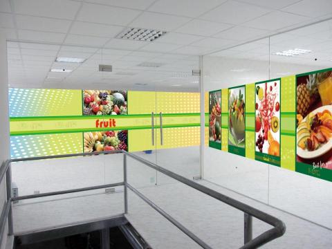 狼羽藝術美學設計 - 水果批發辦公室玻璃廣告貼設計