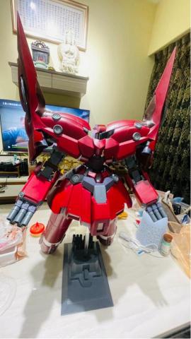 瘋小良模型代工 - 代工作品：神獸！！！！新吉翁克（未上色版
內容：全機金屬色、組裝、刻線加深