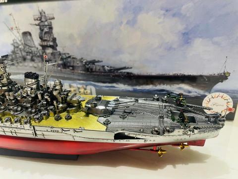 瘋小良模型代工 - 代工作品：1:700大和號戰艦後段
內容：全艦金屬色、組裝