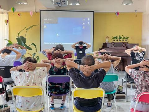 黃少華 - 長照C社區據點體適能教學