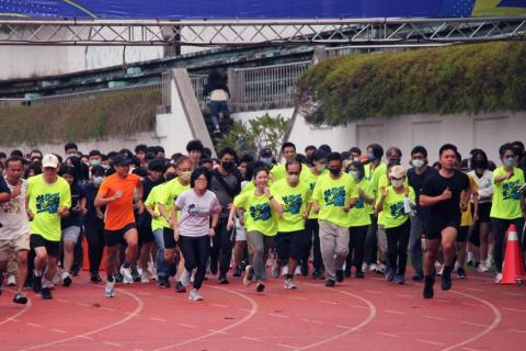 七七 - 協助拍攝大學馬拉松的運動賽事