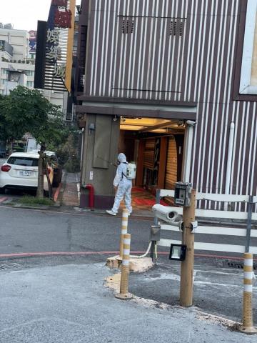 桃唐專業驅蟲企業社 - 疫情期間: 店內工作人員 互相傳染確診新冠肺炎 
施工方法:本公司使用 殺菌劑不刺激人體肌膚 殺菌效果99.9% 
本殺菌劑殘效7-10天(無外在因素)不傷害人體 