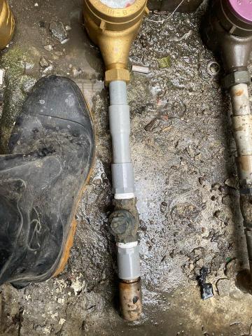 阿堯 - 頂樓水管破裂更換