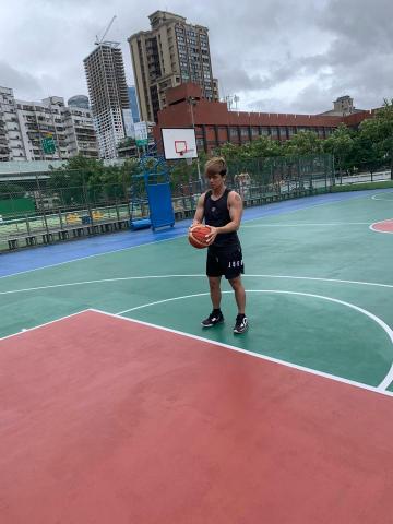 投籃技術指導 Shooting Trainer - 板橋民生公園籃球場
針對投籃、運球腳步做細節調整