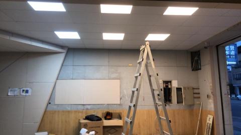 （北）吳洧仁 - 洗車場平板燈安裝