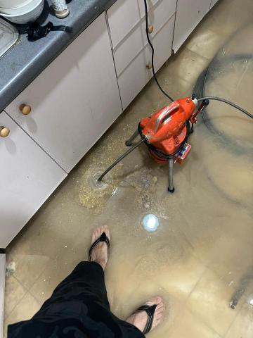 易暢通管行 - 廚房油垢倒灌