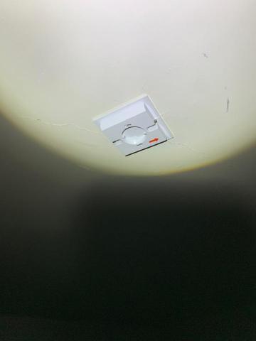 嘉榮 - 燈具：吸頂燈更換中