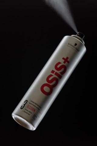 洪伯楷 - 定型液黑色背景照