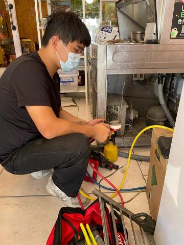 全信冷凍空調 - 冷媒充填