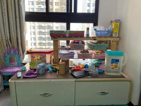 整理師亞希（AKY) - 媽媽最頭痛的區域之一：
不同的玩具，大小.材質.種類.軟硬都不同
爆炸是常有的事！