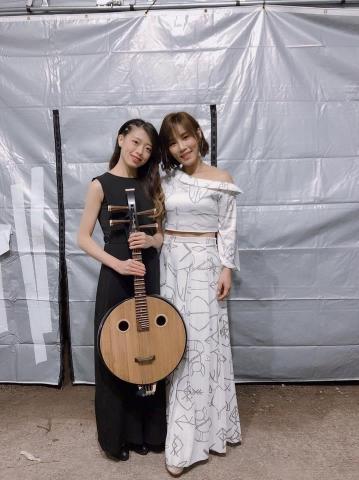 陳嘉瑜 - 2019跨年晚會與歌手李佳薇合作