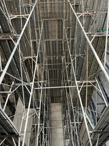 仕意工程行 - 室內裝潢挑高13米滿鋪