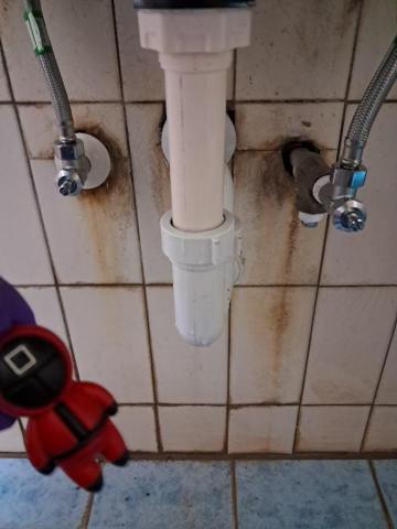 何師傅 - 下水管更換 何師傅 - 下水管更換