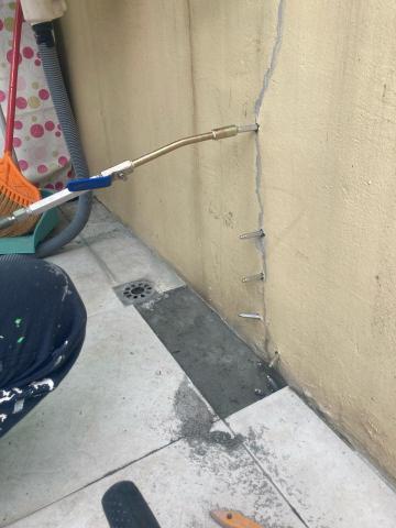 磊砢晶瑩工程 - 使用高壓灌注有效根治裂縫滲漏水問題 磊砢晶瑩工程 - 使用高壓灌注有效根治裂縫滲漏水問題