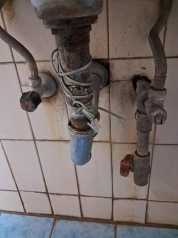 何師傅 - 洗臉台下水管 何師傅 - 洗臉台下水管