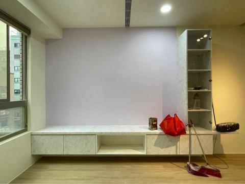 Chasing Sea - 桃園區小資住宅 因屋主遇上工程蟑螂 拖延工期 足足5天在所剩無幾的工程期限內 順利完工 仿大理石的電視牆以及臥榻衣櫃更改推拉門 10萬內