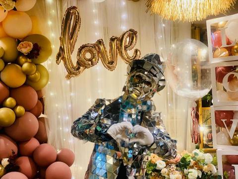 藝富演藝有限公司 - 【會動的藝術雕像】婚禮、宴會、活動......等佈置地美輪美奐，賓客只會四處拍網美照。有沒有一種可能，讓佈置「動」起來? 藝富行動雕像不只好美、好拍，還能跟賓客做有趣的互動「好好玩」喔!