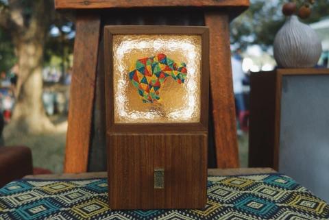 郭寬柔 - 馬賽克棕熊燈箱 - 壓克力顏料玻璃手繪