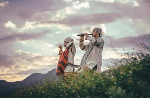 藝富演藝有限公司 - 【大地之母的呼喚】有多久沒有離開塵世的喧囂了呢? 忙忙碌碌的生活中，是否想停下來，仔細傾聽內心的聲音、自然的呼喚? 此表演搭配自然樂器與人聲，洗滌心靈的煩惱，感受純粹的美好。