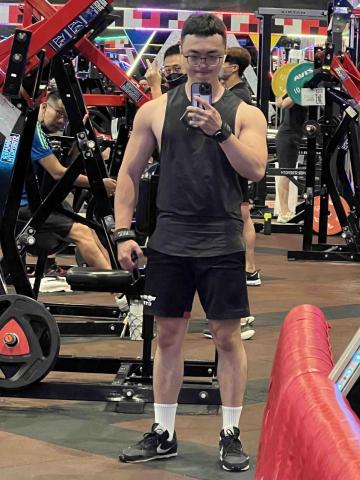 提供刮痧刀服務的專家Harry