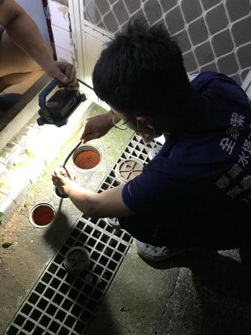 邵群祥 -  排水孔堵塞排解